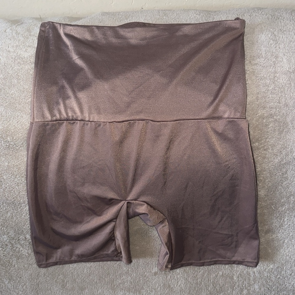 Pink stretchy under shorts / shapewear size large 💕 - Picture 2 of 6